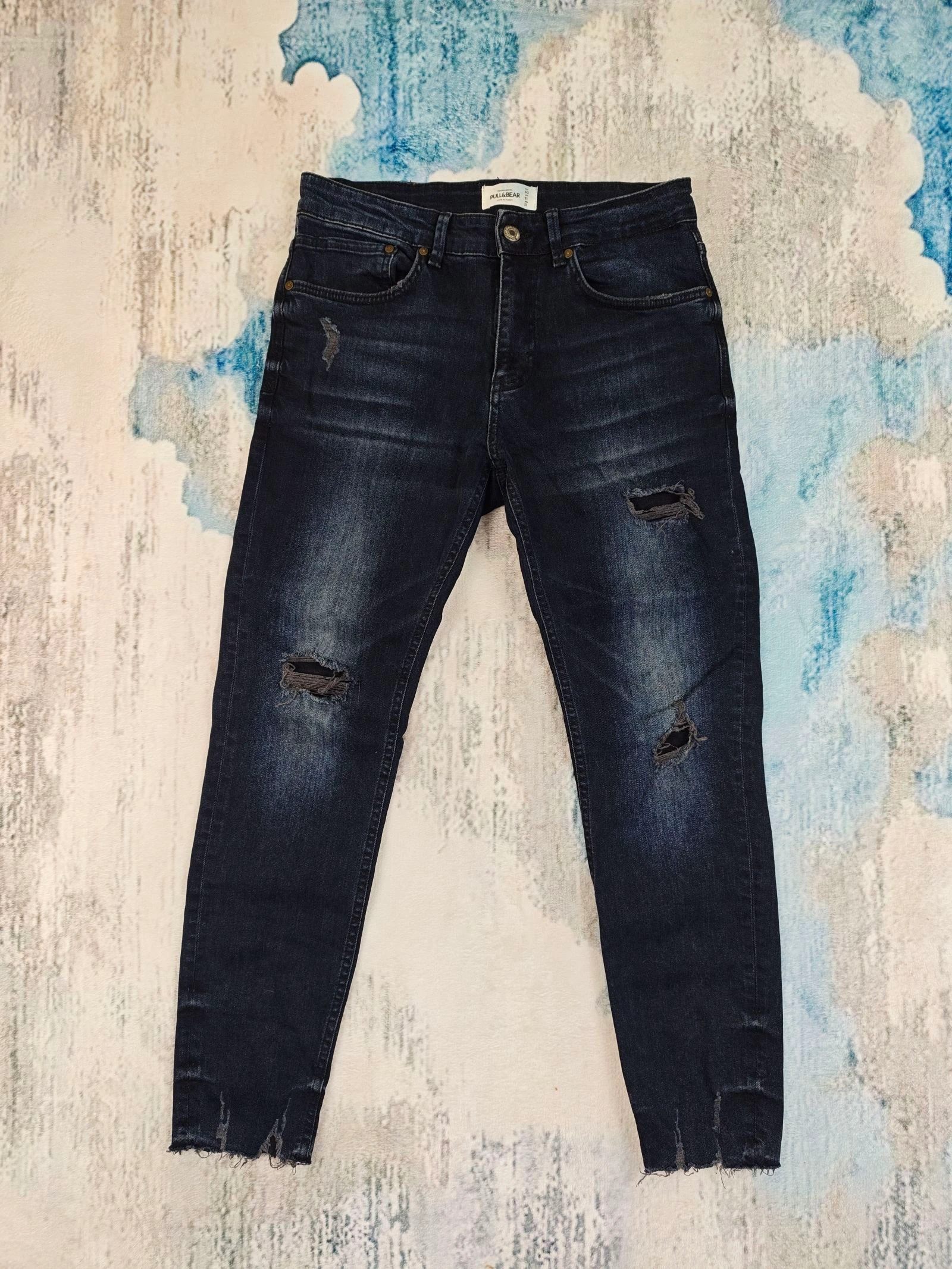 Pull&Bear Calças Skinny Ripped para Homem com Bainha Bruta e Estilo Y2K Streetwear Azul Escuro Tamanho 40 – photo 4